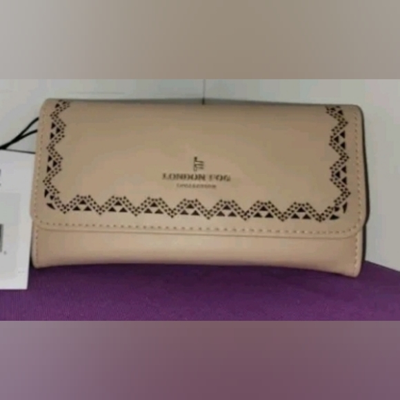 woman's compact id wallet  credit Holder London fog gray Rfid  blocking - Picture 4 of 4